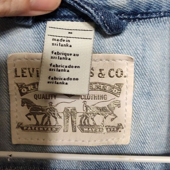 Levi's denim to tone  vest size medium - Picture 2 of 5